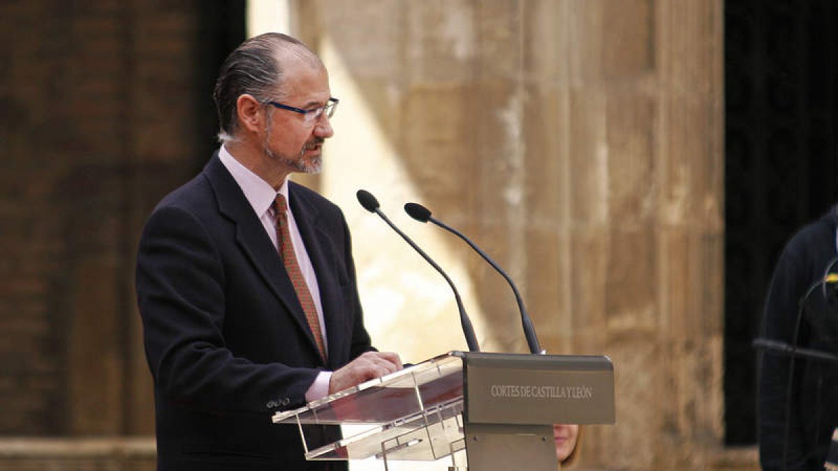 Luis Fuentes, en una foto de archivo, hizo ayer pública una declaración institucional. FERNANDO OTERO