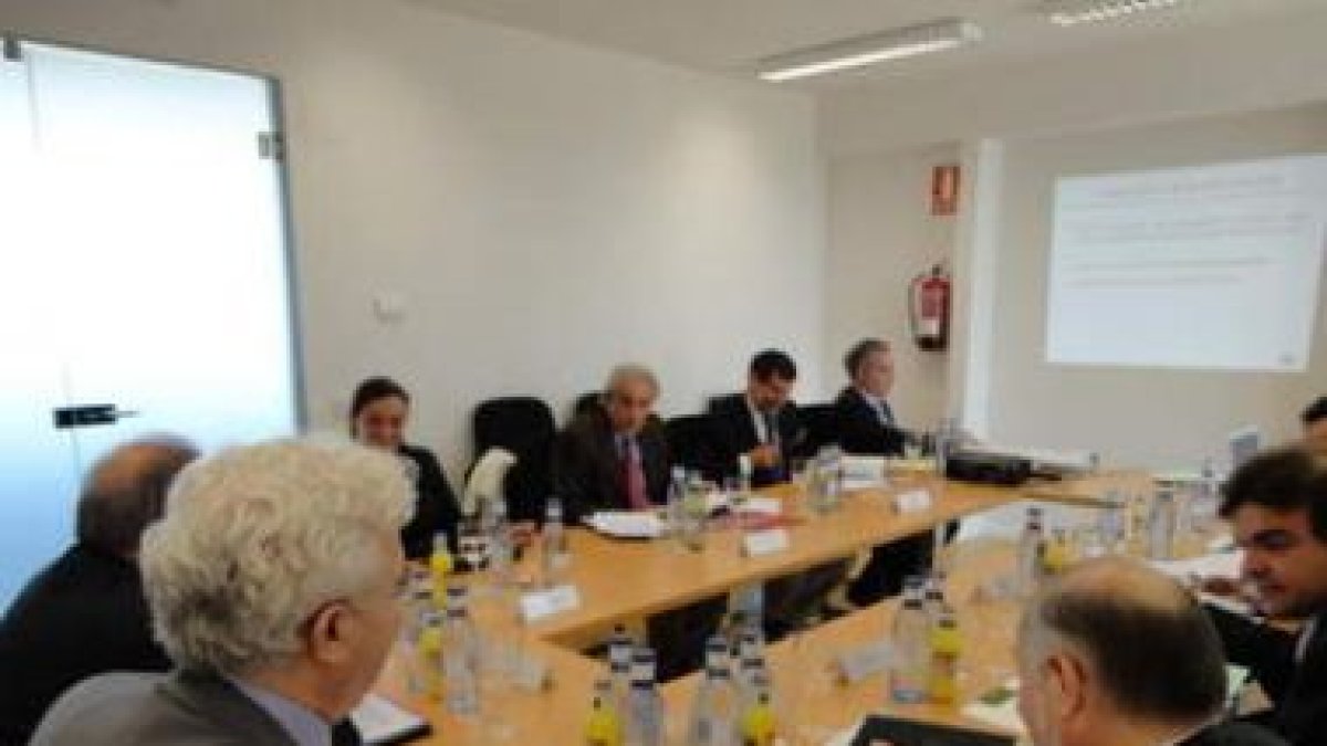 El director de la Ciuden se reunió ayer en el Instituto Petrofísico.