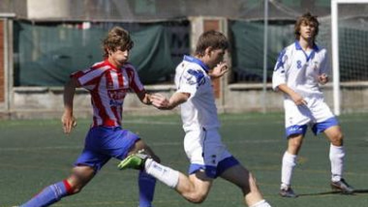 La Peña se vio superada por el mejor juego y acierto realizador de la Ponferradina.