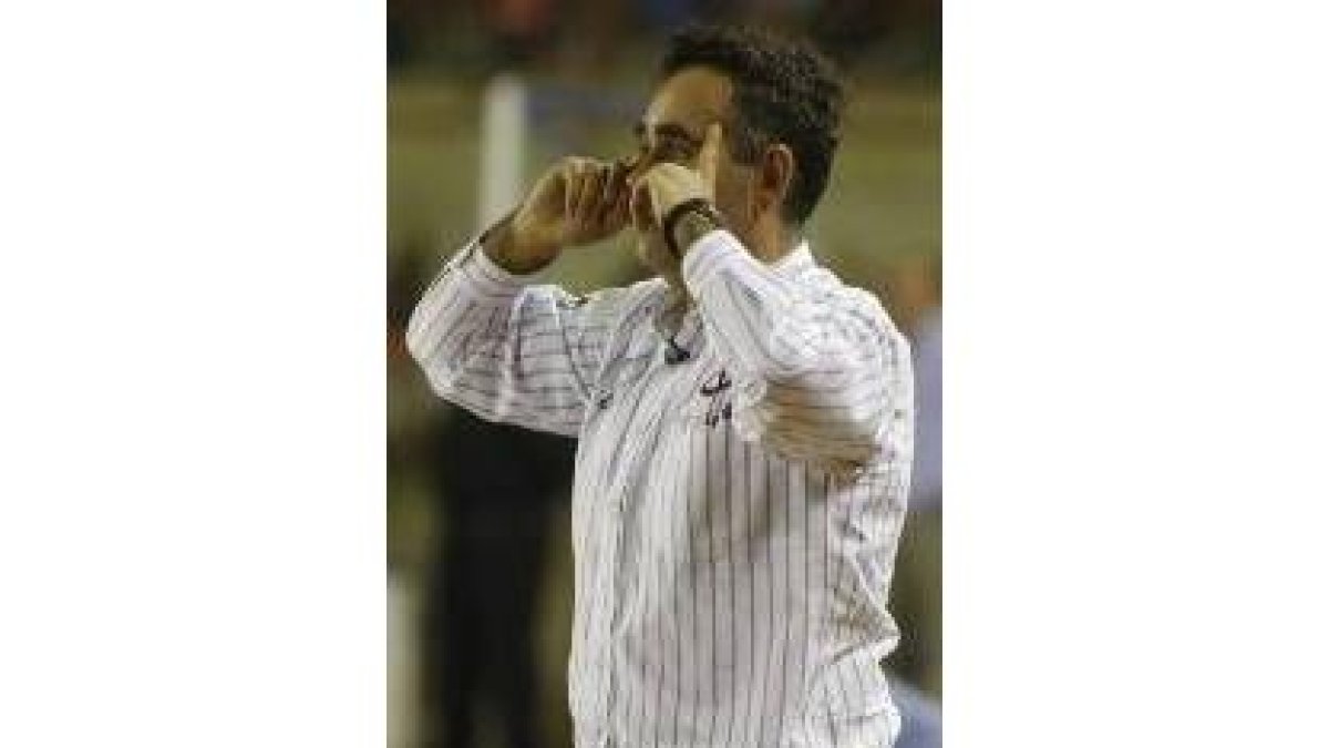 Juan Carlos Pastor, técnico del Valladolid, pidiendo cabeza