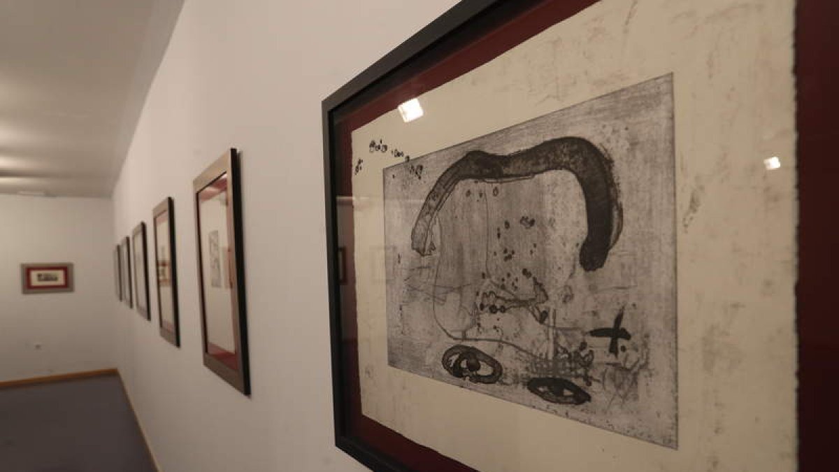 La muestra reúne grabados de los años ochenta. L. DE LA MATA