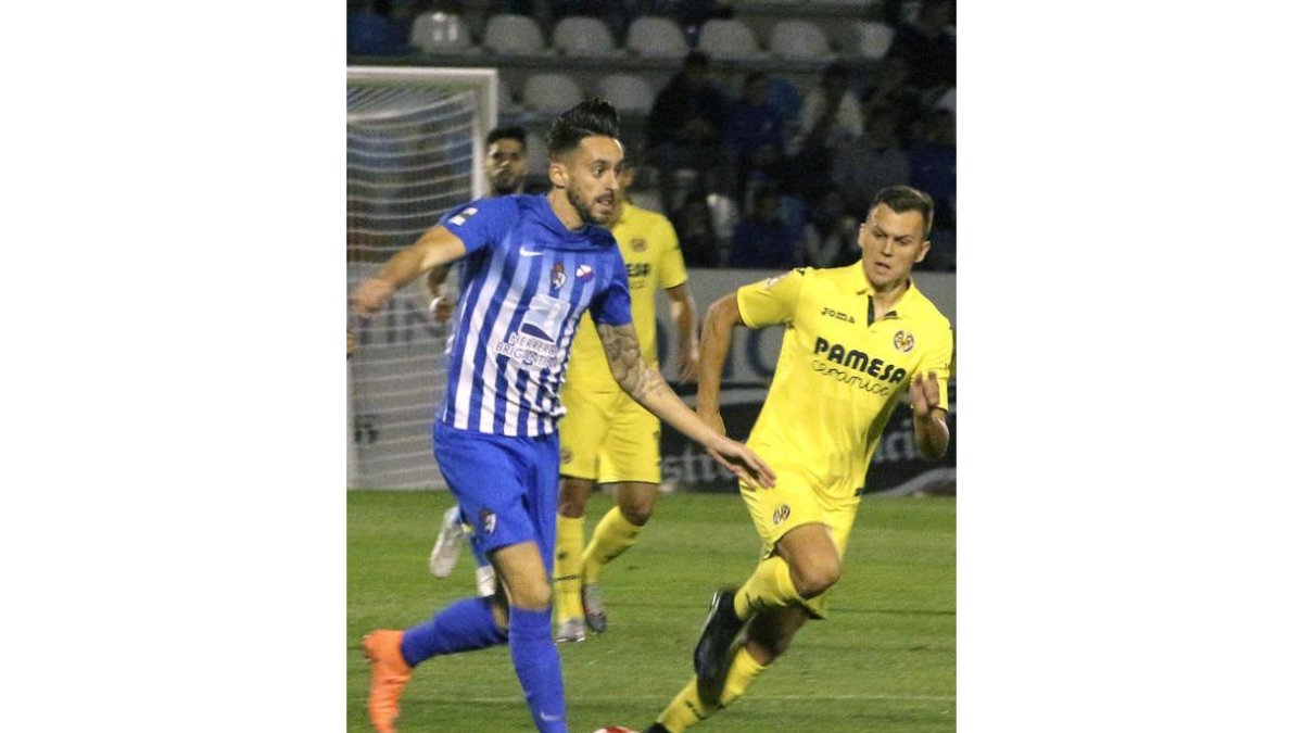 La Deportiva Ponferradina presentará alegaciones a la expulsión de Iago Díaz. CÉSAR SÁNCHEZ