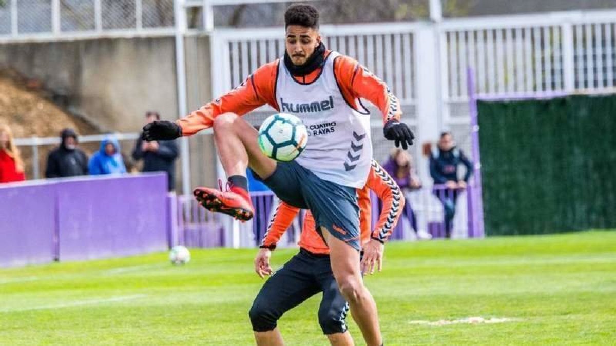 Chris Ramos durante un entrenamiento con el Real Valladolid. DL.