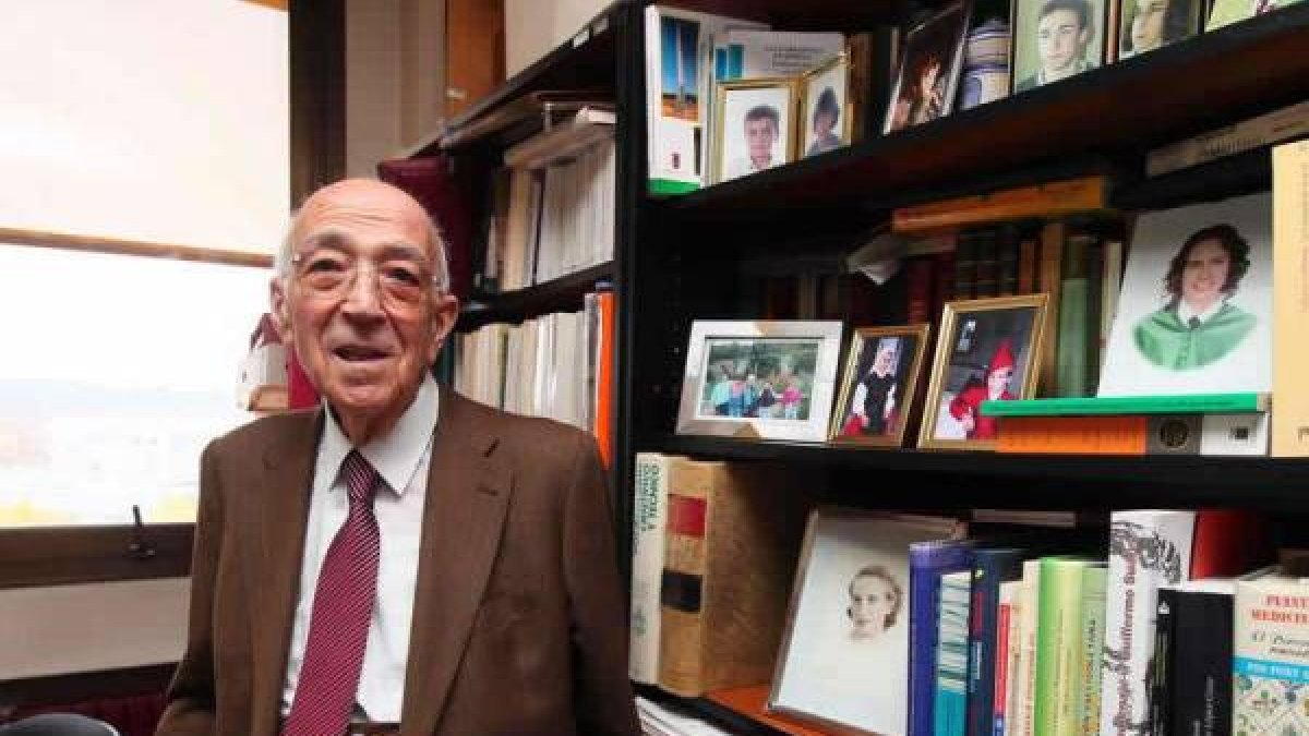 Miguel Cordero del Campillo. DL