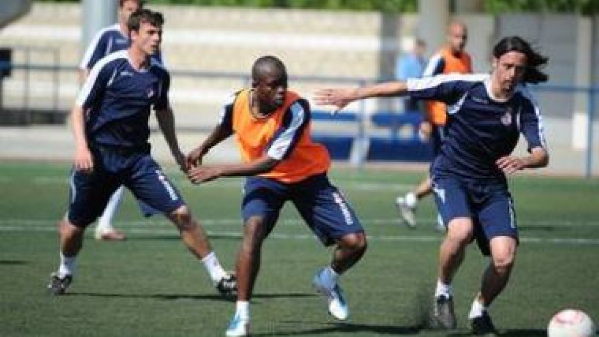Los futbolistas de la Cultural continúan con sus entrenamientos a la espera de cobrar lo adeudado.