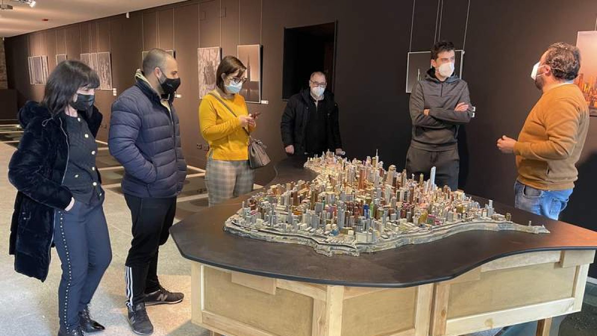 Participantes en la inauguración de la exposición. DL