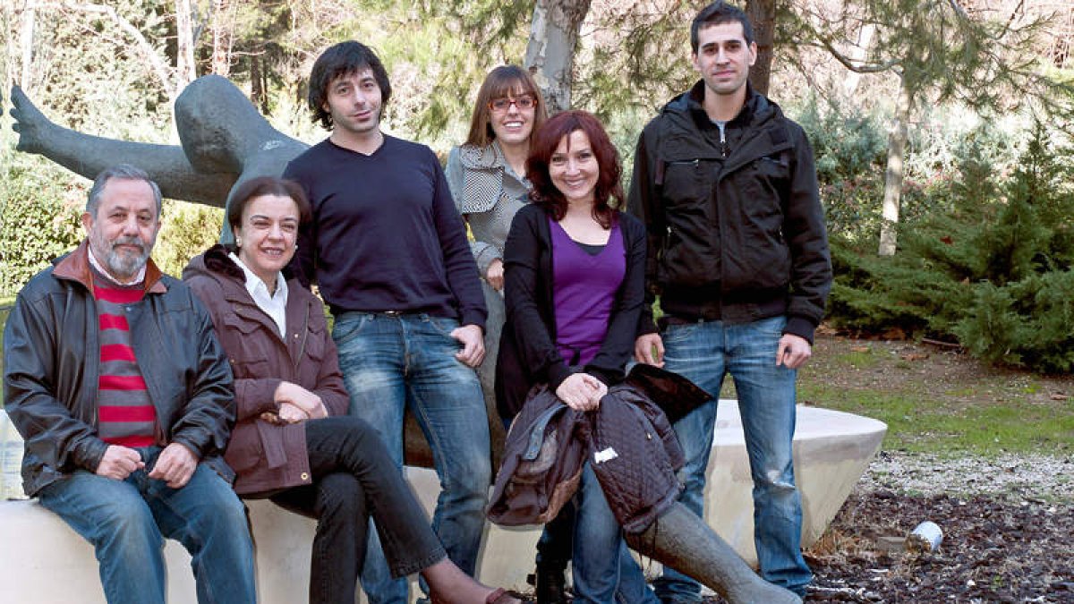 El grupo de replicación de minicromosomas y de sistemas toxina-antitoxina: Ramón Díaz-Orejas con su equipo de investigadores Alicia Rodríguez Bernabé, Juan López Villarejo, Elizabeth Diago Navarro, Ana María Hernández-Arriaga y Damián Lobato Márquez.