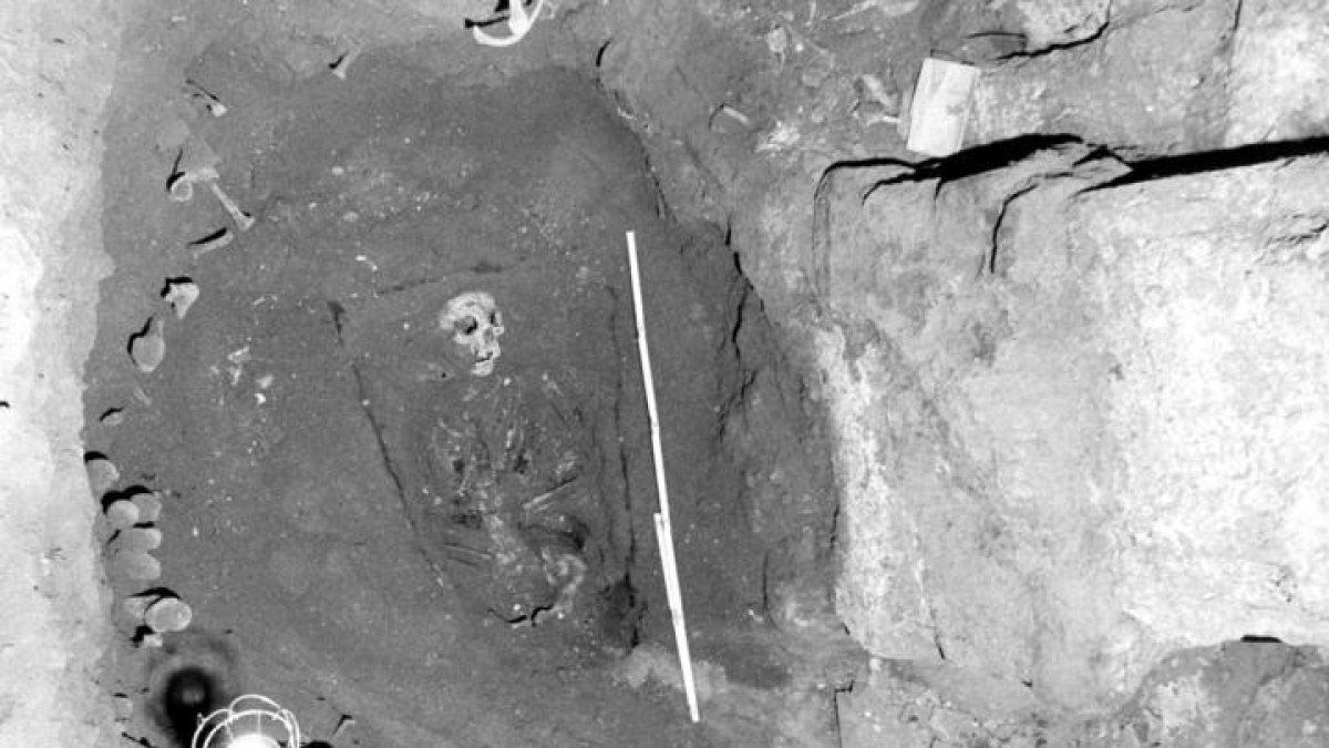 Imagen de uno de los cuerpos hallados bajo Palat del Rey