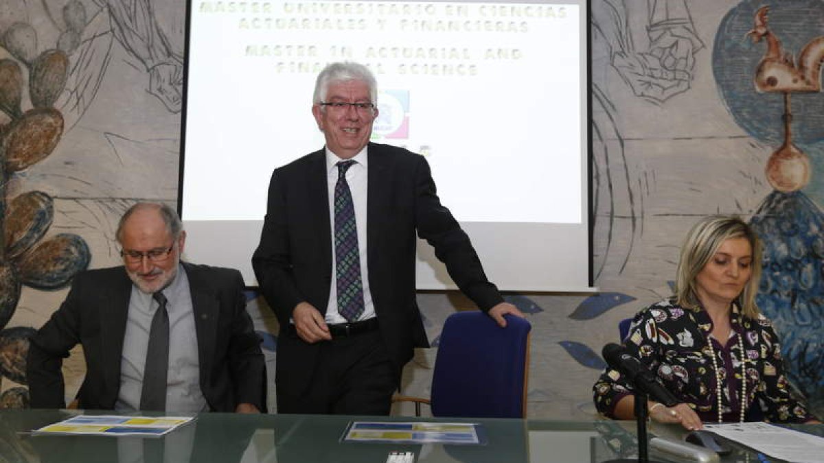 El rector presidió el acto en El Albéitar. jesús
