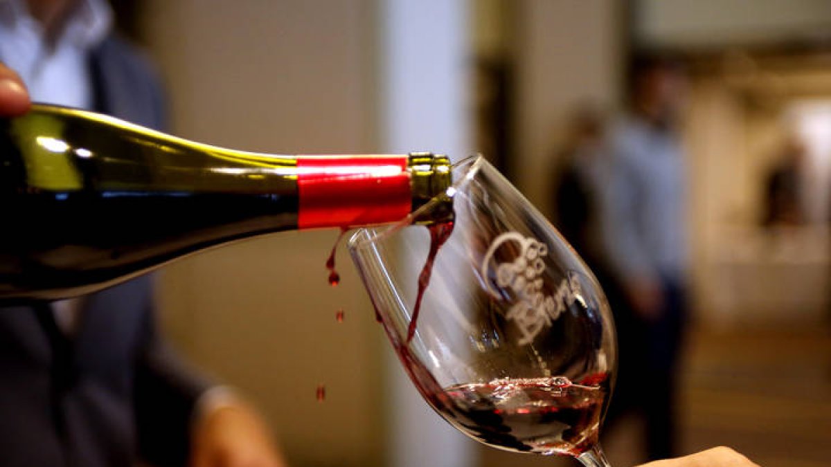 El Consejo Regulador de la DO Bierzo recibió el distintivo Arribe de Platino. RAQUEL P. VIECO
