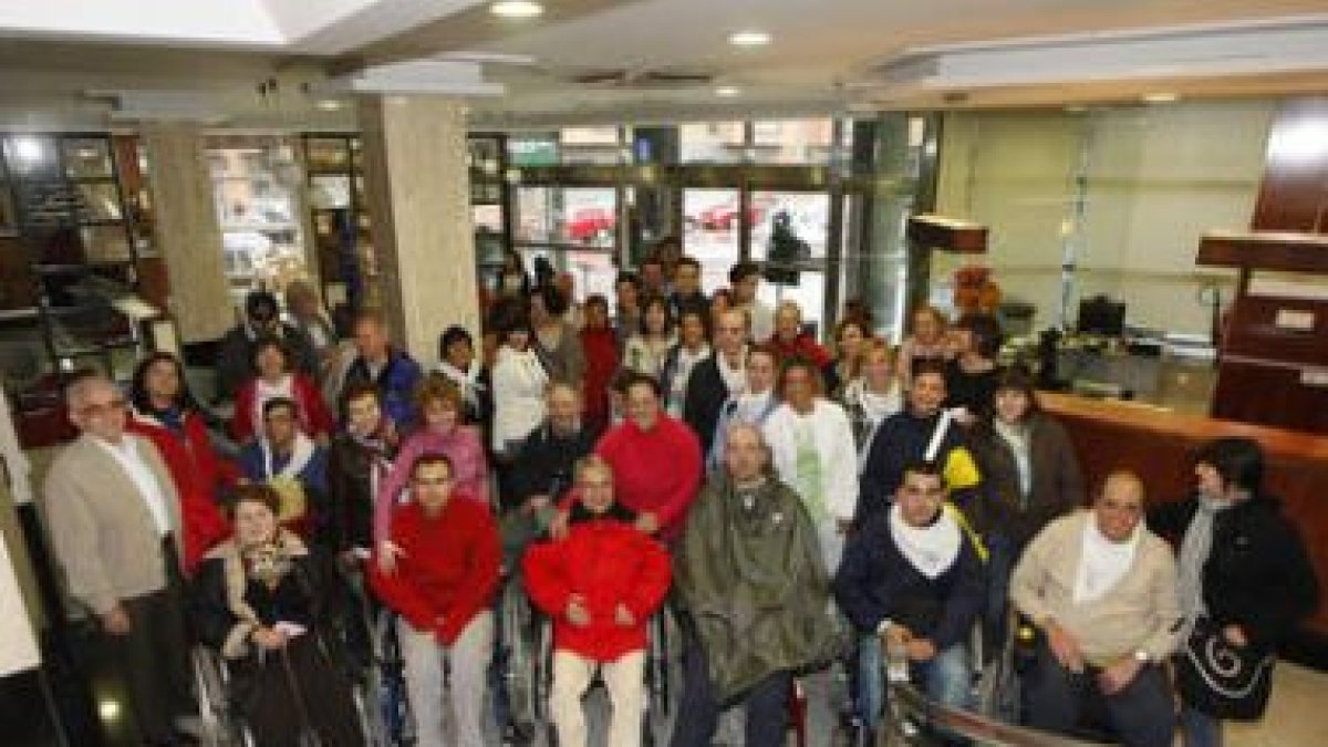 Imagen de varios integrantes de la comitiva peregrina de la Fundación Lescer.