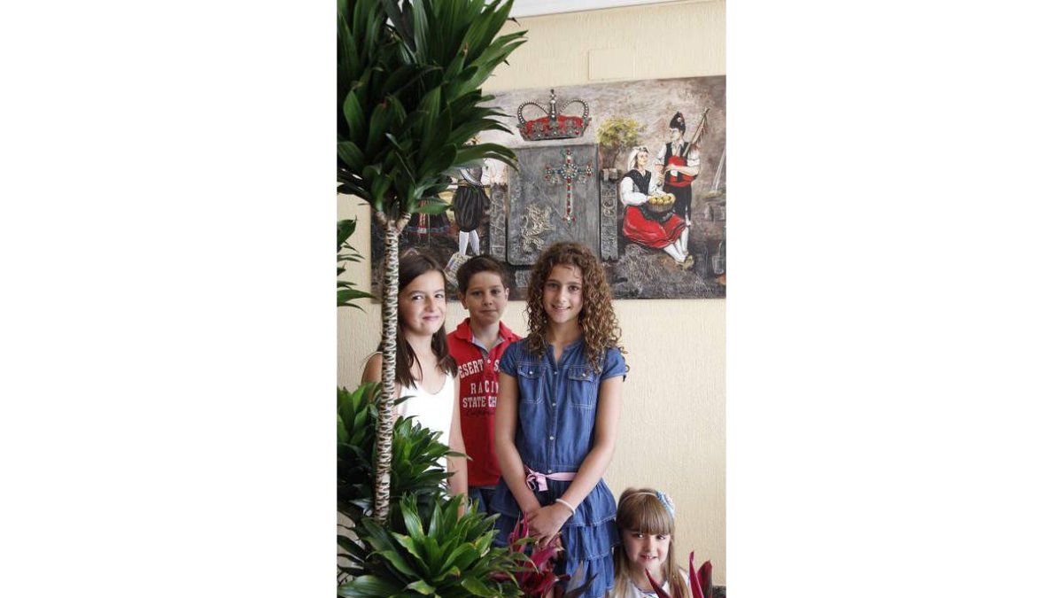 Marta (Dama), Samuel, Verónica (Xana) y Zihara (Xanina).