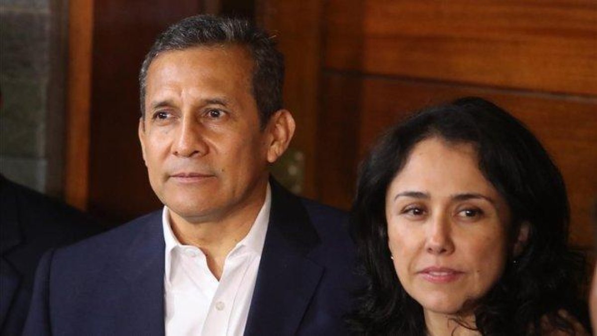 Fotografía de archivo del 2018 que muestra al expresidente peruano Ollanta Humala y su esposa  Nadine Heredia.