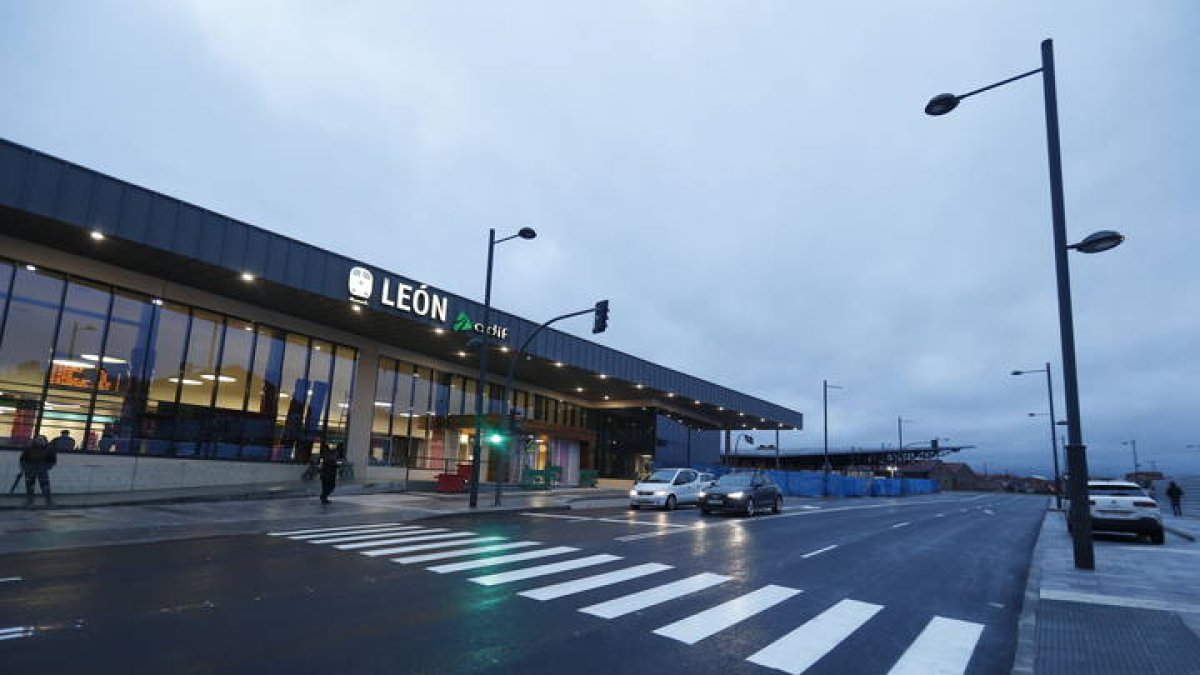 Avenida de Palencia, frente a la estación de trenes. RAMIRO