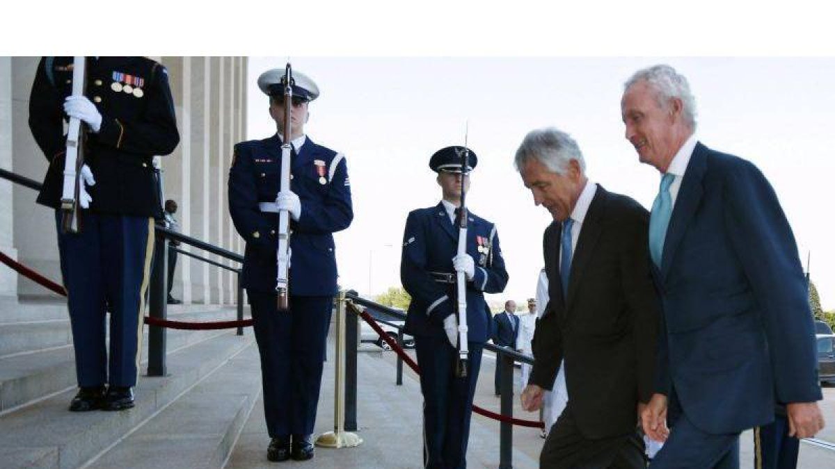 El ministro de Defensa, Pedro Morenés, y el secretario de Defensa de EEUU, Chuck Hagel.