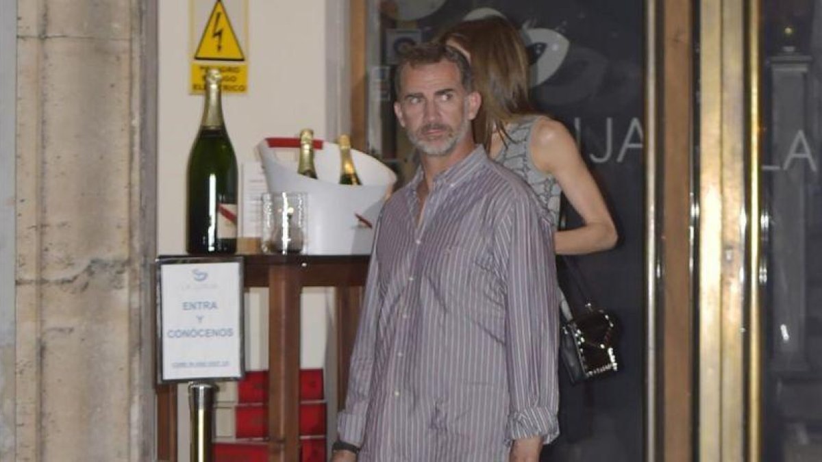 Felipe y Letizia, en el restaurante La lonja de mar, en Madrid.