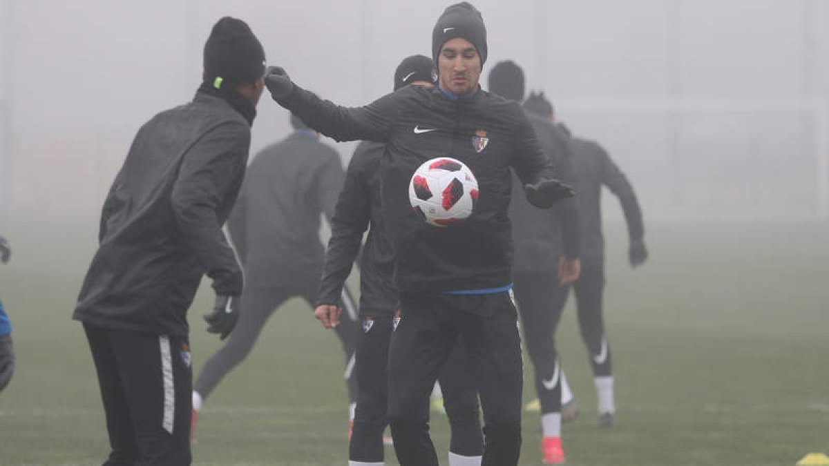 Los tres fichajes de la Deportiva y los dos jugadores que tenían hasta ahora ficha en el filial ya podrán debutar pasado mañana. L. DE LA MATA