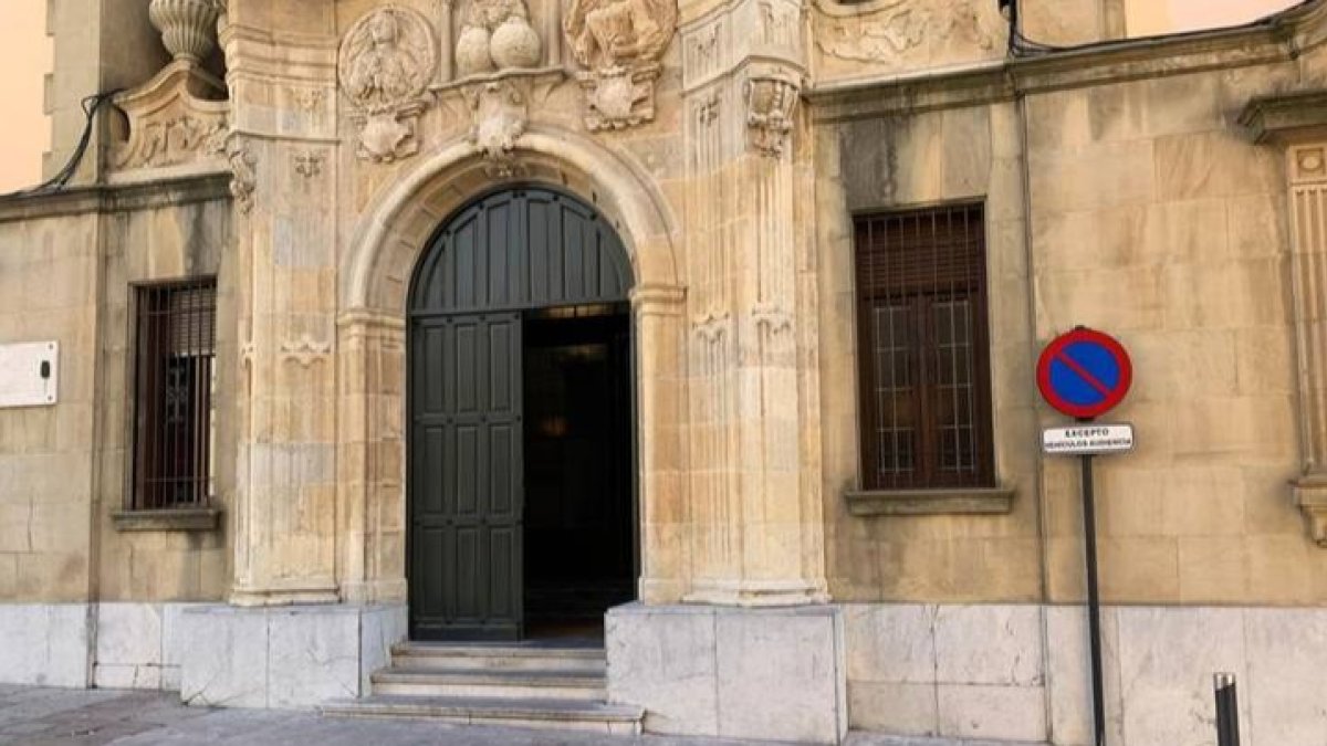 La vista se celebrará en la Audiencia Provincial los días 14 y 15 de este mes. DL