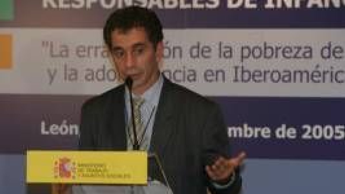 Guillermo Dema, directivo de la OIT, durante su ponencia en la conferencia Iberoamericana