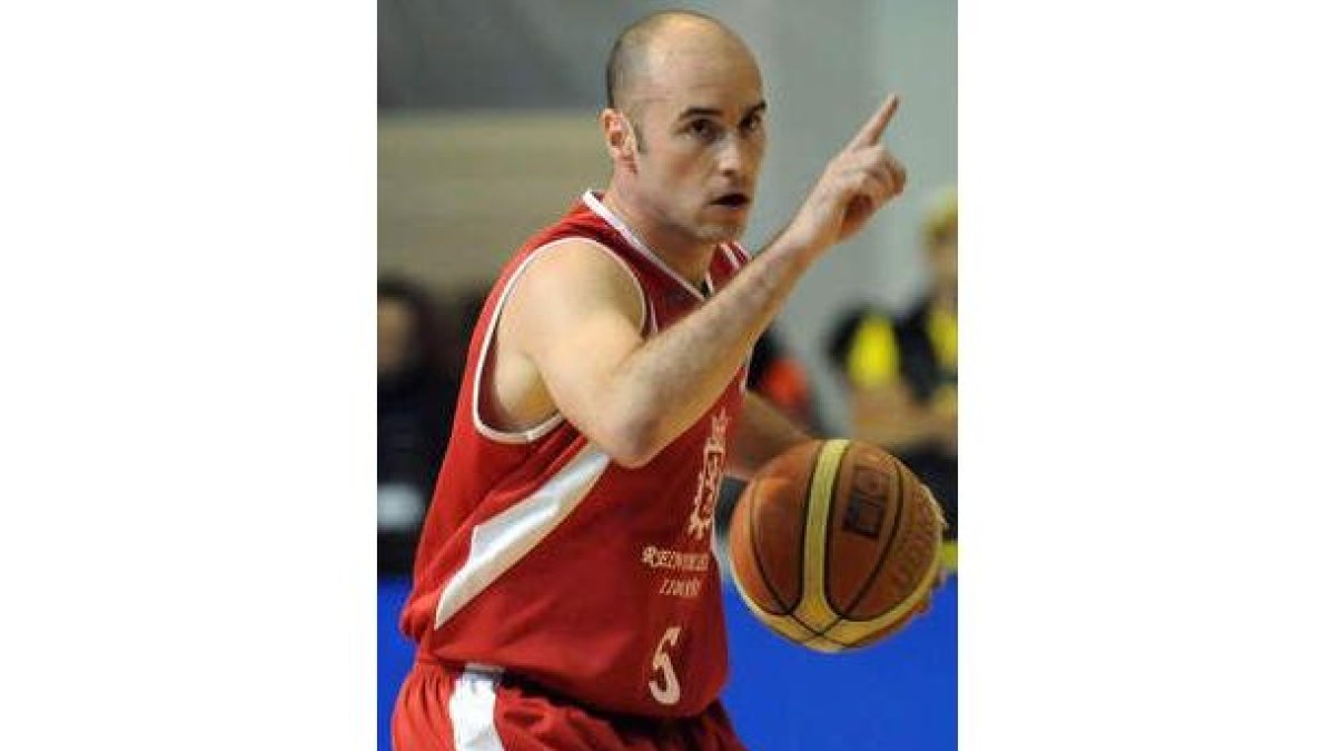Bernabé ha subido a la ACB con Baloncesto León y Ourense.