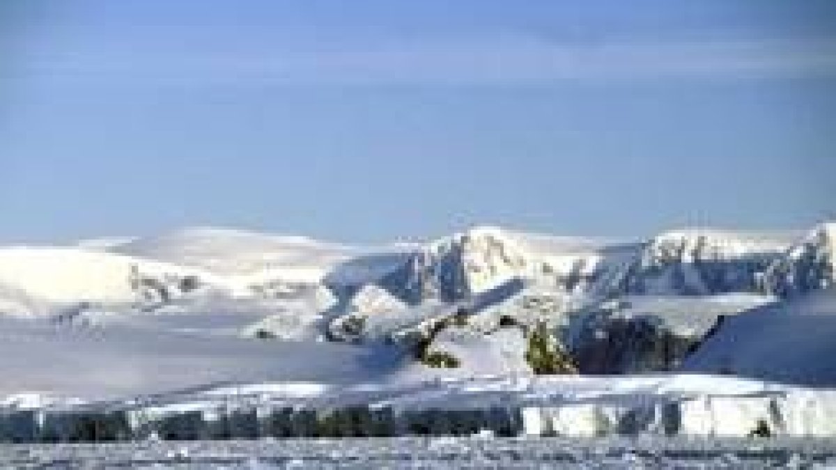 La península Antártica se está derritiendo soltando al océano icebergs de grandes dimensiones