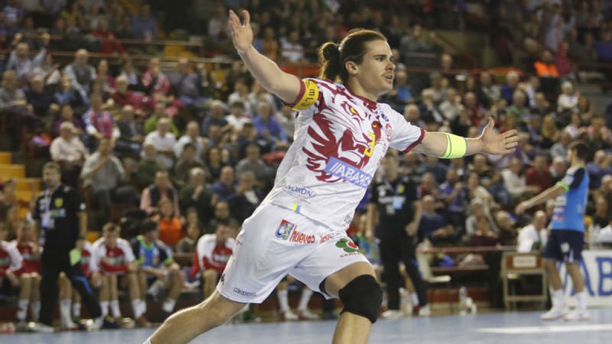 Mario López es el capitán del Abanca Ademar.