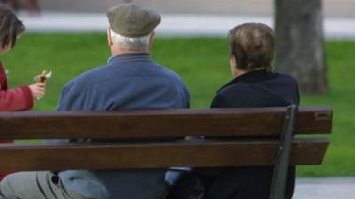 Las familias de los ancianos no pueden pagar las plazas en las residencias y deciden sacarlos