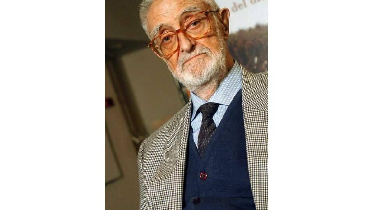 El escritor, economista y académico José Luis Sampedro.
