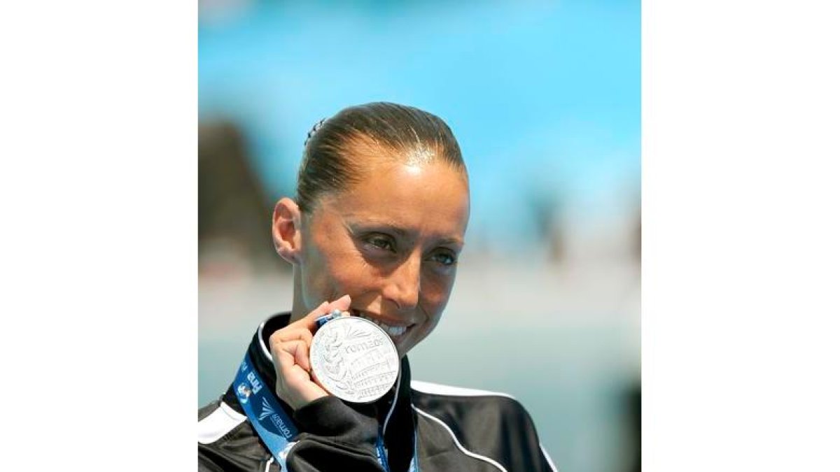 Mengual posa con la medalla de plata que logró ayer.