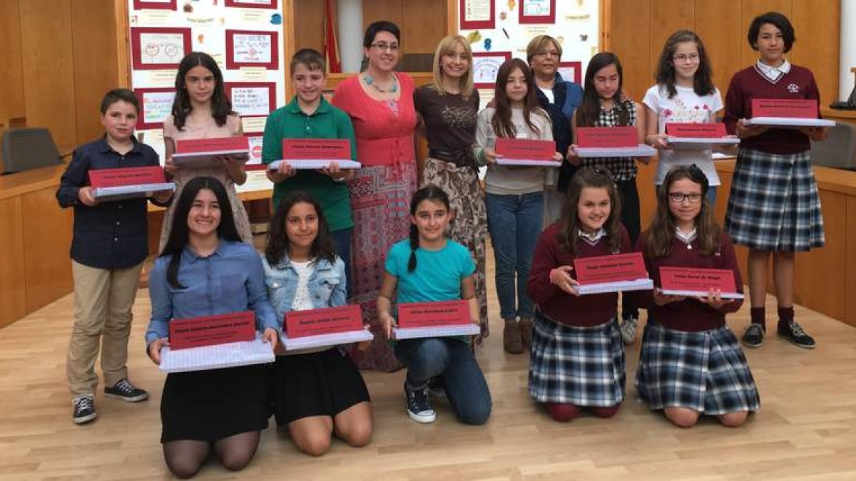 Ganadores del concurso ‘Exprímete’, una de las acciones que contempla el Plan Municipal Sobre Drogas para concienciar y prevenir a los jóvenes sobre el consumo. DL