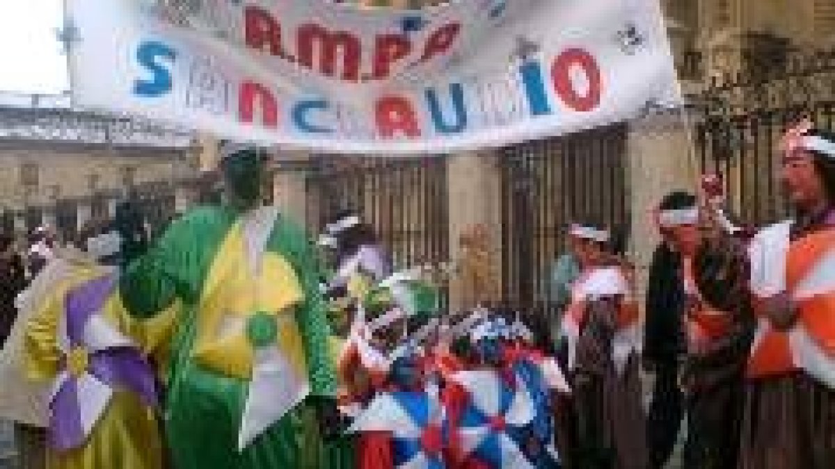 La comparsa del Colegio San Claudio durante la cabalgata infantil
