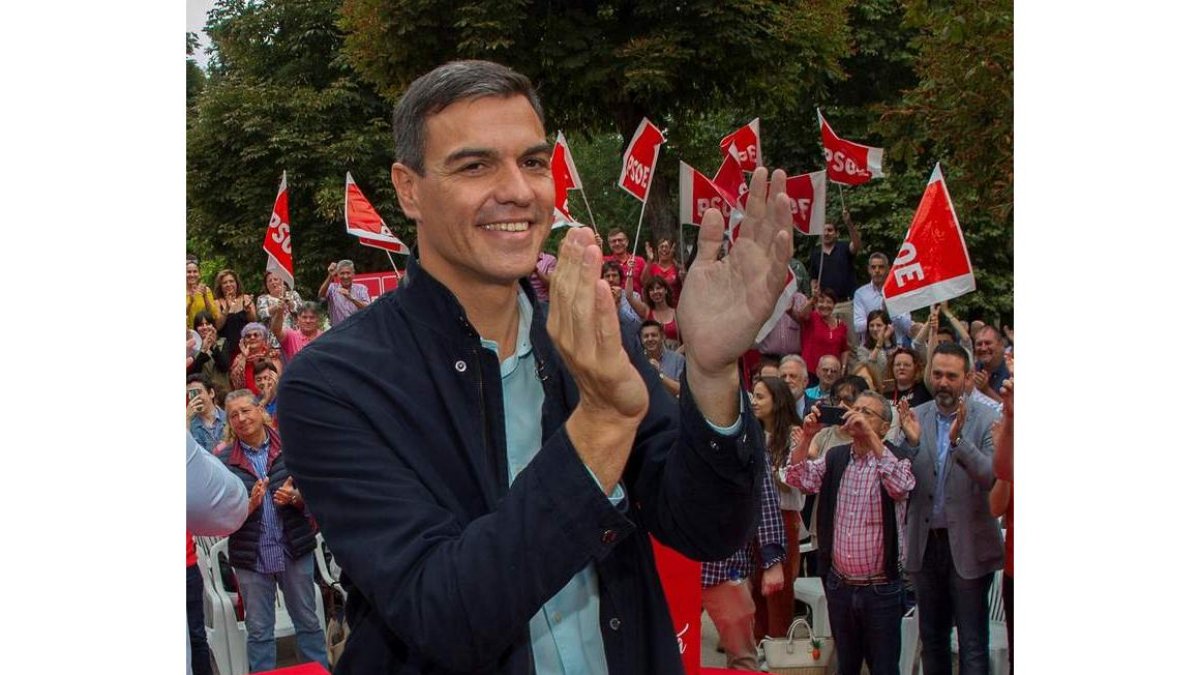 Pedro Sánchez, ayer en Oviedo, en un acto público coincidiendo con sus cien días de gestión. MORANTE