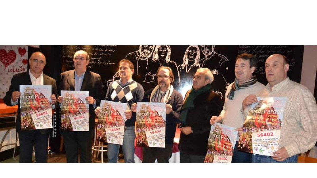Los representantes de las asociaciones y de la promotora Pro Pico Pardal, ayer en Astorga.