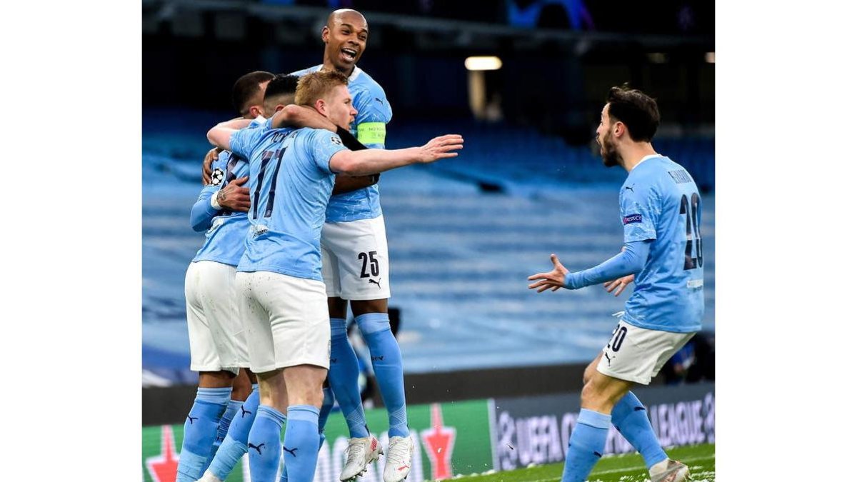 Los jugadores del Manchester City celebran su pase a la final. POWELL