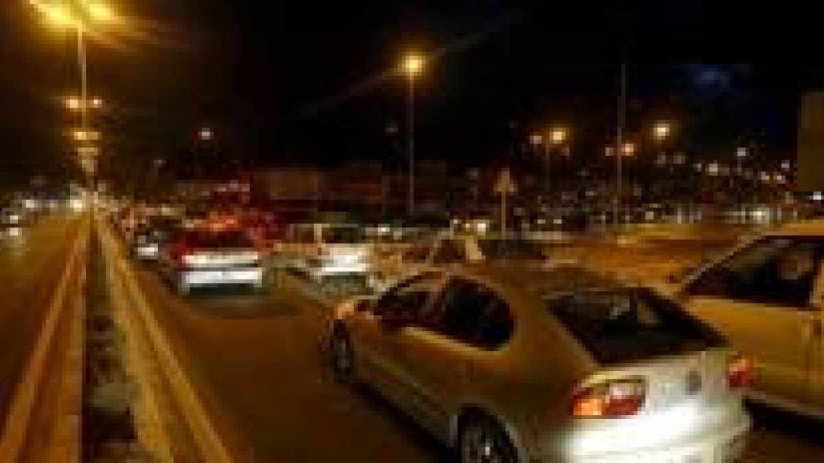 Aspecto de la entrada a Ponferrada por la Avenida de Asturias ayer a las 19.00 horas