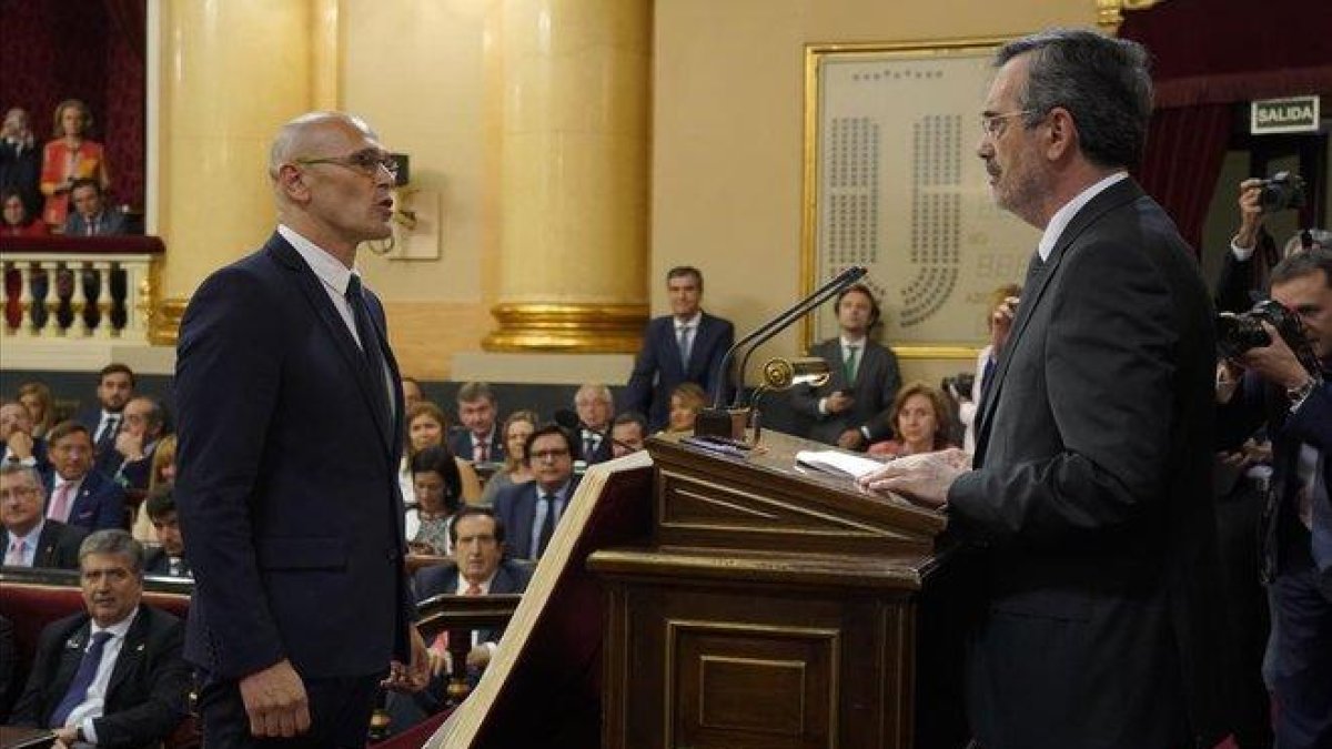 Raül Romeva (ERC) toma posesión como senador, este martes 21 de mayo.
