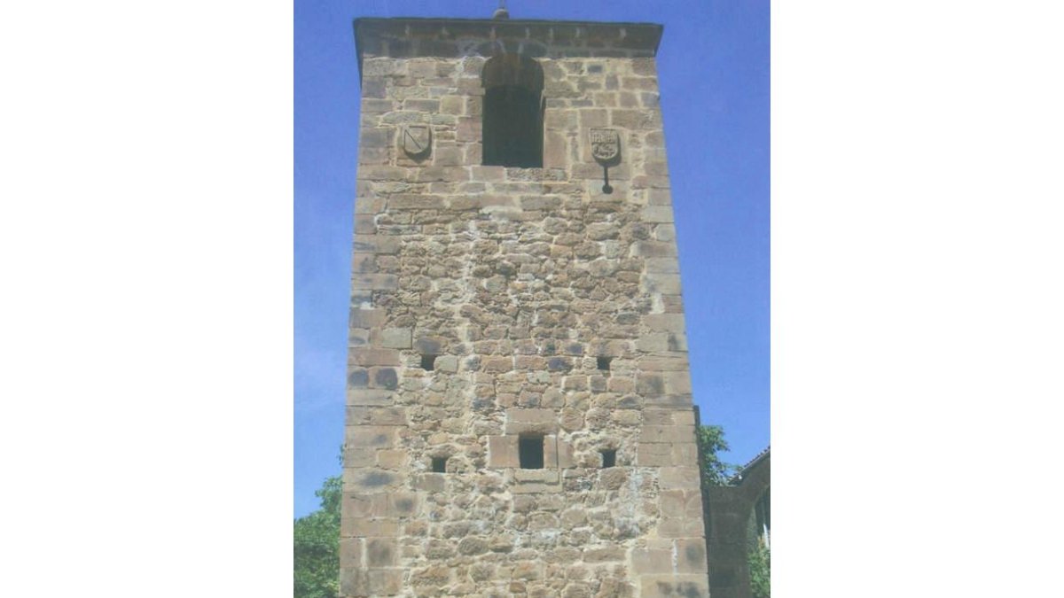 Santo Cristo de PrioroLa fachada y el escudo de la ermita del Santo Cristo de Prioro también se hicieron con partes del palacio. Y hay escudos también en el monasterio de Gradefes. Algo que poca gente sabe es que el obispo Almarcha quiso utilizar la facha