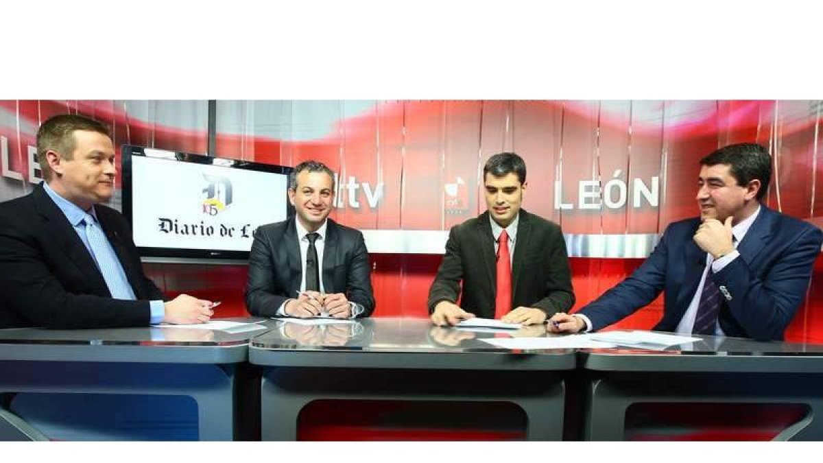 Germán Gavela, Nicanor Sen, Roberto Núñez y Pablo R. Lago, en un momento de la tertulia de ayer.