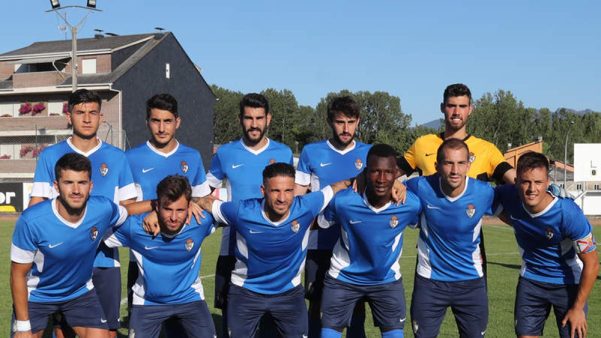Primera alineación de la Deportiva 2017-2018 en el amistoso ante la Toralense. ANA F. BARREDO