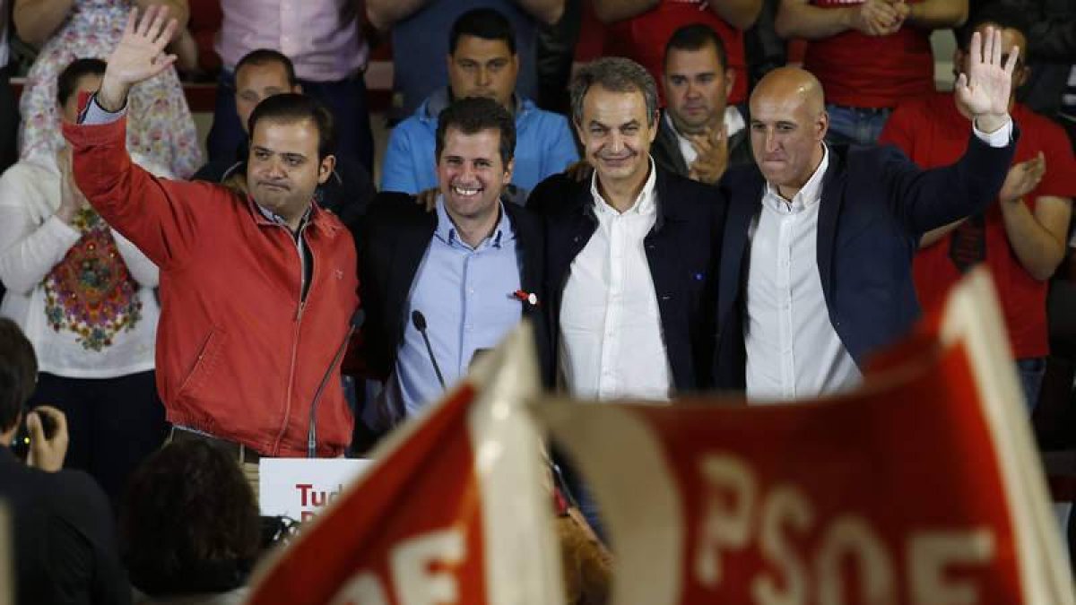 Tino Rodríguez, Luis Tudanca, José Luis Rodríguez Zapatero y José Antonio Diez, ayer en el mitin celebrado en el pabellón La Torre en León.