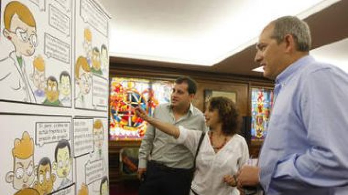 Ibán García, Elena Ballesteros y Vicente Canuria, durante la presentación de la iniciativa.