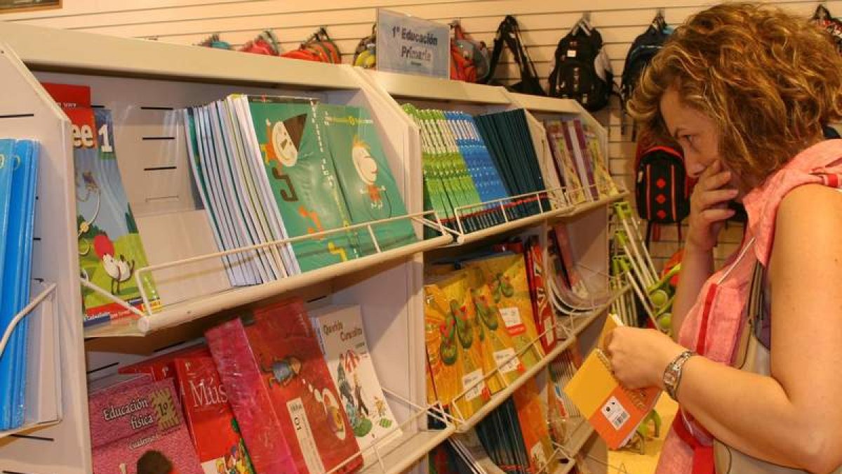 Imagen de archivo de un establecimiento de venta de libros de texto.