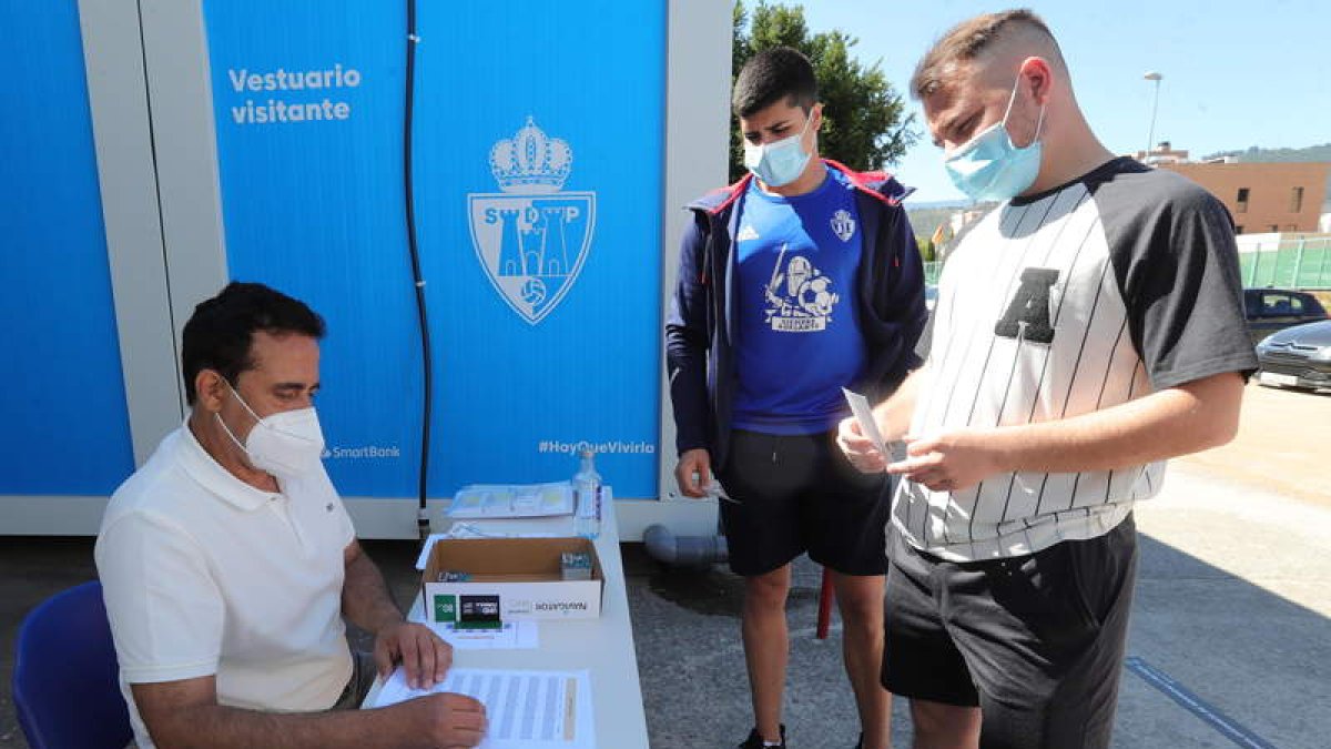 Las entradas para acceder a El Toralín se empezaron a despachar ayer. L. DE LA MATA