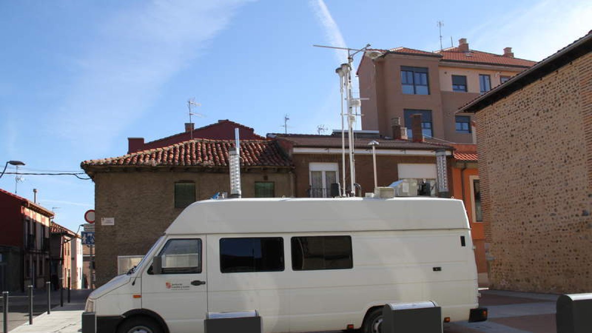 La unidad móvil de medición de la calidad del aire estará dos meses detrás de la ermita.