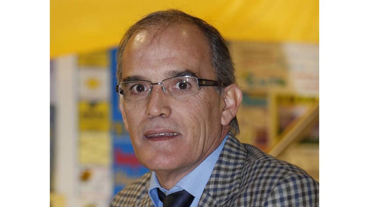 Maté, reelegido presidente del fútbol de Castilla y León. JESÚS