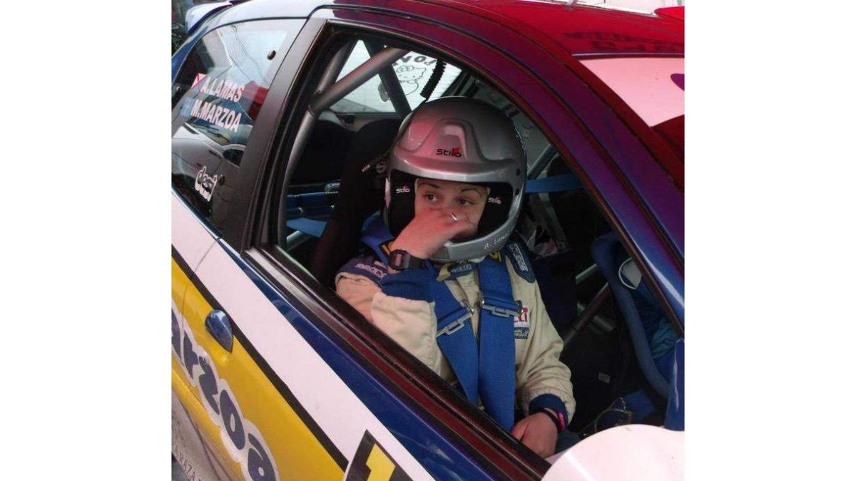 Andrea Lama, durante una carrera como copiloto.