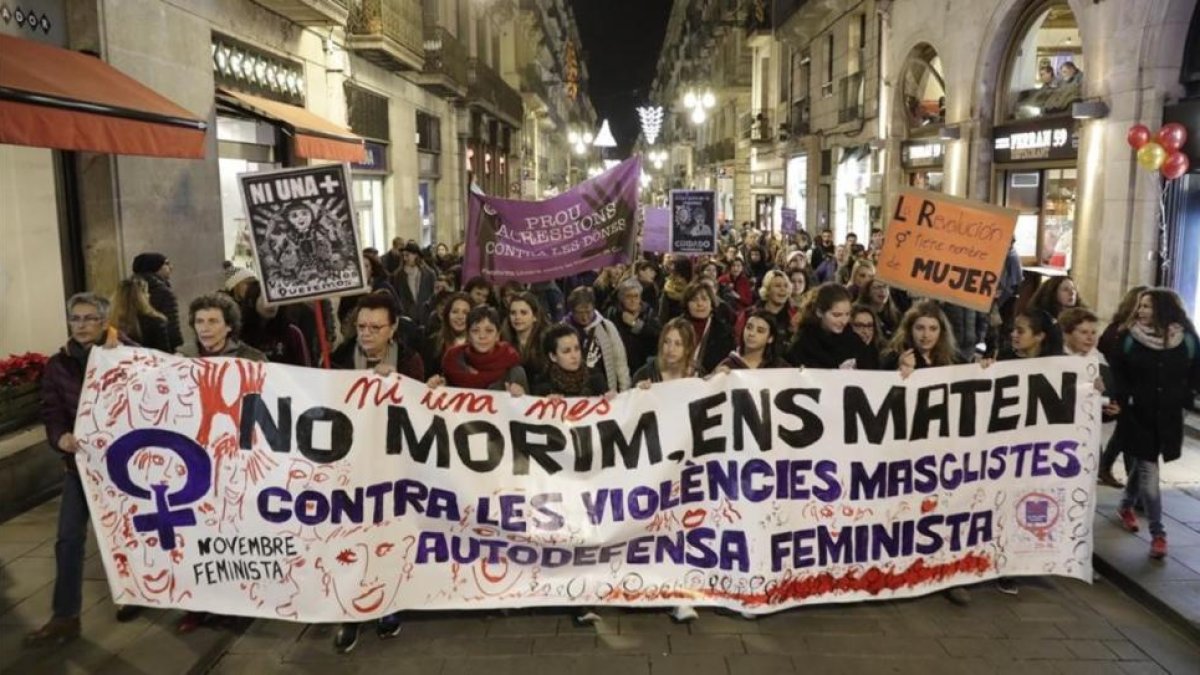 Protesta contra la violencia machista en la plaza de Sant Jaume de Barcelona, el pasado mes de noviembre.