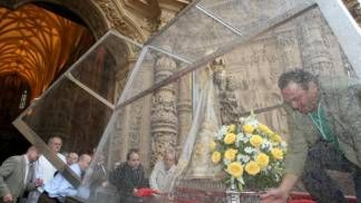 La Virgen de la Encina fue llevada a hombros hasta el altar mayor de la catedral