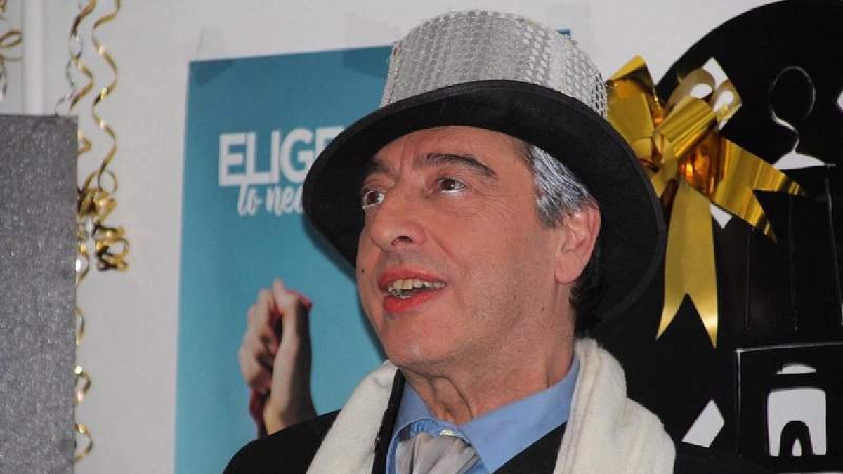 El actor leonés José Ramón Gómez participa en las jornadas con el taller de teatro que codirige. DL