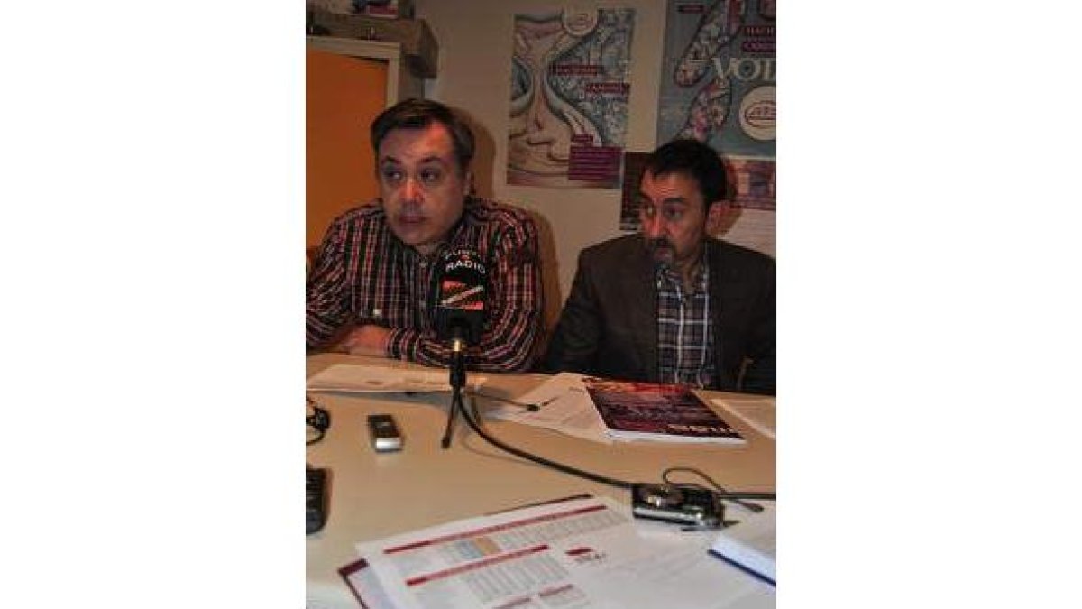 Los representantes de Stecyl, ayer en la sede de Ponferrada.